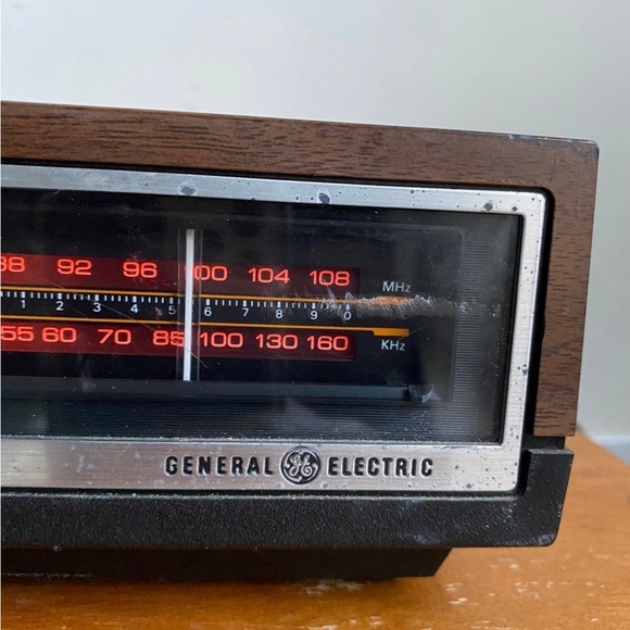 VINTAGE 80s General Electric 7-4640A AM FM Digital Alarm Clock Radio - Picture 2 of 12